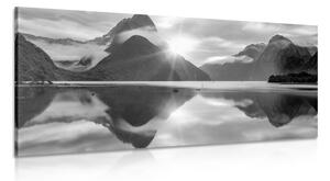 Πίνακας σε καμβά milford Sound κατά την ανατολή του ήλιου σε ασπρόμαυρο