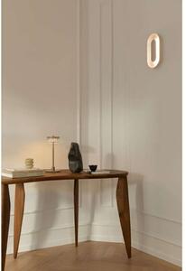 Nuura Aps LED απλίκα Sasi, ύψος 29 cm, χρώμα ορείχαλκου, μέταλλο, ρυθμιζόμενος, Χρυσό / Ορείχαλκου, Σαλόνι / τραπεζαρία, Μέταλλο, Σκανδιναβικό
