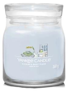 Αρωματικό Κερί A Calm & Quiet Place Medium 1701384E 9,3x11,4cm Light Blue Yankee Candle