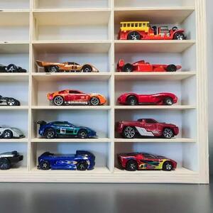 Ξύλινο ράφι και οργανωτής για αυτοκινητάκια - ράφι τοίχου για παιχνίδια Kruzzel 20233