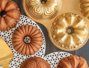 Φόρμα για κέικ Nordic Ware Premier Gold σε 4 σχέδια, με τρύπα και διαστάσεις 38x6cm