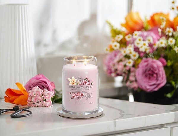 Αρωματικό Κερί Yankee Candle με διάρκεια καύσης έως 80 ώρες και άρωμα Pink Cherry & Vanilla