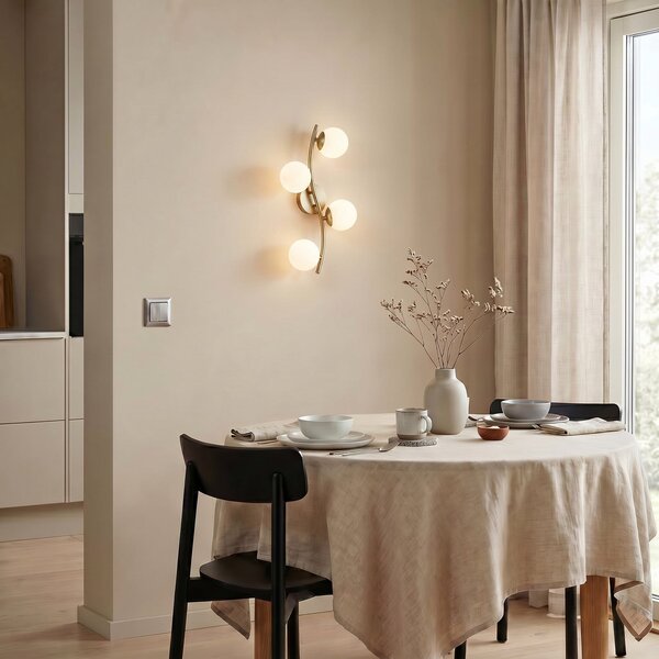 Lindby Φωτιστικό τοίχου Josiana, οπαλίνα/ορείχαλκος, 48 cm, σφαίρα, γυαλί, ρυθμιζόμενος, Χρυσό / Ορείχαλκου, Σαλόνι / τραπεζαρία, Γυαλί, σύγχρονο
