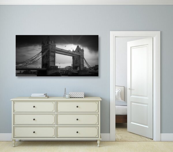 Πίνακας σε καμβά ηλιοβασίλεμα πάνω από το Tower Bridge σε ασπρόμαυρο