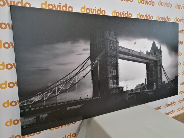 Πίνακας σε καμβά ηλιοβασίλεμα πάνω από το Tower Bridge σε ασπρόμαυρο