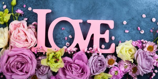 Πίνακας σε καμβά με την επιγραφή Love