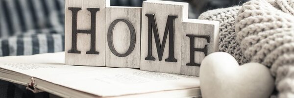 Πίνακας σε καμβά με επιγραφή Home και νεκρή φύση