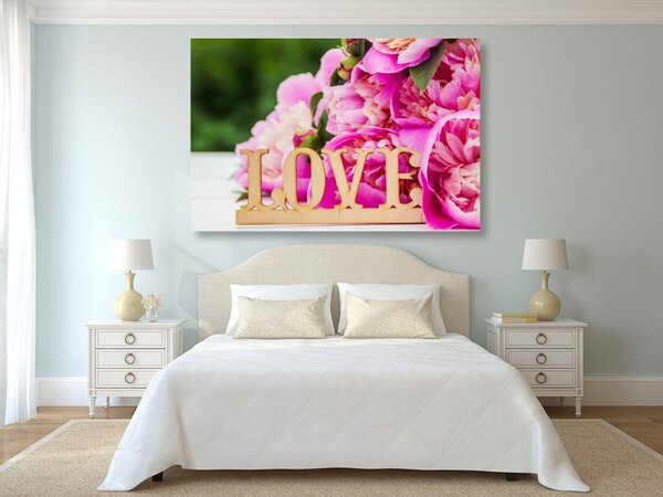 Πίνακας σε καμβά παιώνιες με επιγραφή Love