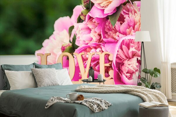 Φωτοταπετσαρία παιώνιες με την επιγραφή Love