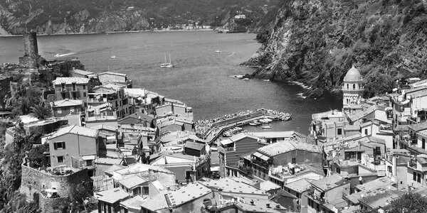 Πίνακας σε καμβά ασπρόμαυρη ακτή της Ιταλίας