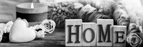 Πίνακας σε καμβά νεκρή φύση με επιγραφή Home σε ασπρόμαυρη εκδοχή