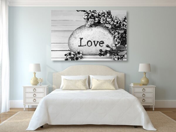 Πίνακας σε καμβά με επιγραφή Love σε πέτρα σε ασπρόμαυρη εκδοχή