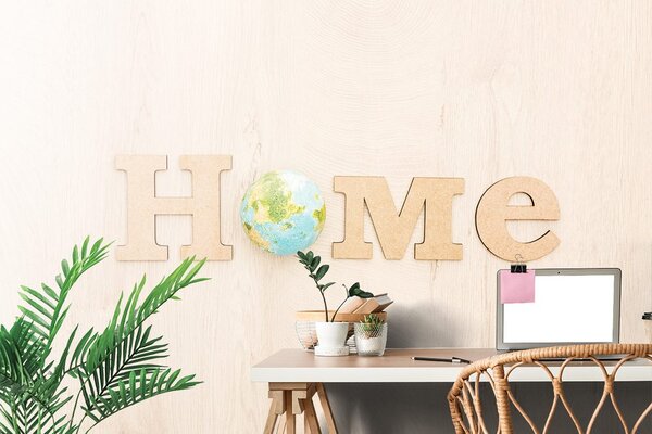 Ταπετσαρία τοίχου με επιγραφή eko Home