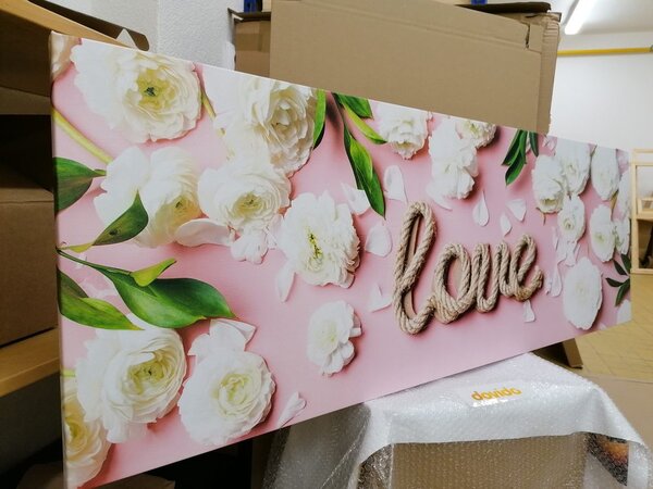 Πίνακας σε καμβά με επιγραφή Love σε ρομαντικό σχέδιο