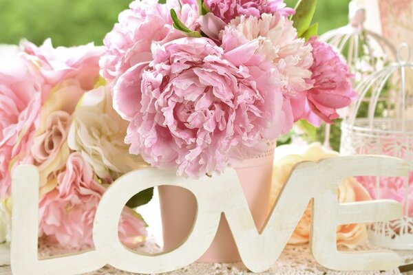 Πίνακας σε καμβά με ρομαντική επιγραφή Love