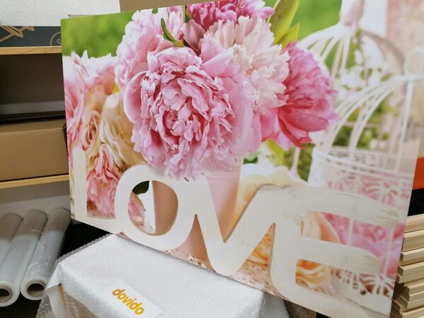 Πίνακας σε καμβά με ρομαντική επιγραφή Love