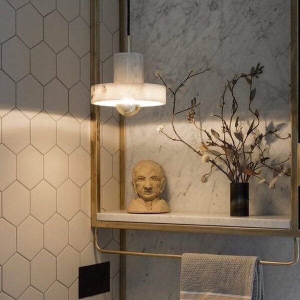 Tom Dixon LED κρεμαστό φωτιστικό Stone, λευκό, Ø 18 cm, μάρμαρο, ρυθμιζόμενος, Λευκό, Σαλόνι / τραπεζαρία, Μάρμαρο, σχεδιασμός