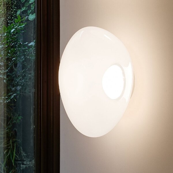 Tom Dixon LED απλίκα Melt, Ø 50 cm, οπαλίνα/χρυσό, ρυθμιζόμενος, Χρυσό / Ορείχαλκου, Σαλόνι / τραπεζαρία, Πλαστικό, σχεδιασμός