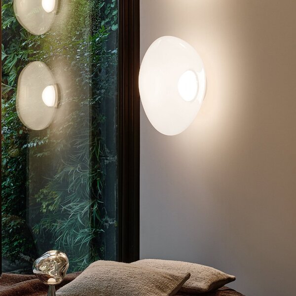 Tom Dixon LED απλίκα Melt, Ø 50 cm, οπαλίνα/χρυσό, ρυθμιζόμενος, Χρυσό / Ορείχαλκου, Σαλόνι / τραπεζαρία, Πλαστικό, σχεδιασμός