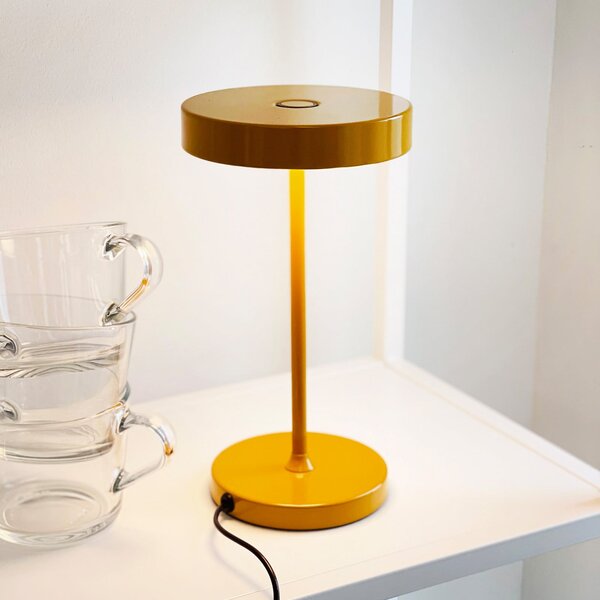 Dyberg Larsen LED επιτραπέζια λάμπα Starlight, κίτρινη, ύψος 26 cm, ρυθμιζόμενος, Κίτρινο, Σαλόνι / τραπεζαρία, Μέταλλο, σχεδιασμός