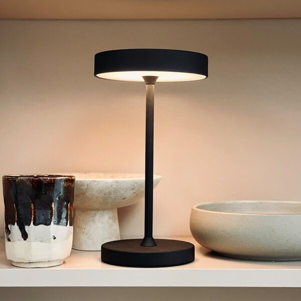 Dyberg Larsen LED επιτραπέζια λάμπα Starlight, μαύρη, ύψος 26 cm, ρυθμιζόμενος, Μαύρο, Σαλόνι / τραπεζαρία, Μέταλλο, σχεδιασμός