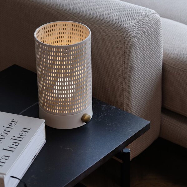 Dyberg Larsen LED-Akku-Tischlampe Mesh, λευκό, ύψος 20 cm, ρυθμιζόμενος, Λευκό, Σαλόνι / τραπεζαρία, Μέταλλο, σχεδιασμός
