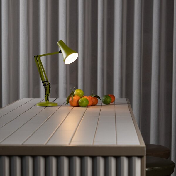 Anglepoise LED επιτραπέζια λάμπα 90 MINI VIVID, πράσινη, USB, ρυθμιζόμενος, Πράσινο, Μελέτη / Γραφείο, Μέταλλο, Βιομηχανικός σχεδιασμός, Επιτραπέζια σκιά