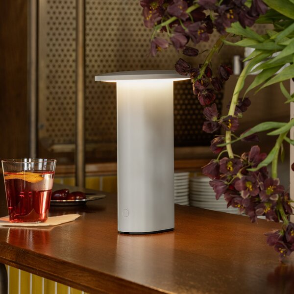 FRITZ HANSEN LED-Akku-Τραπεζοκαθίσματα Solae, γκρι, αλουμίνιο, IP44, ρυθμιζόμενος, Γκρι, Σαλόνι / τραπεζαρία, Αλουμίνιο, σύγχρονο