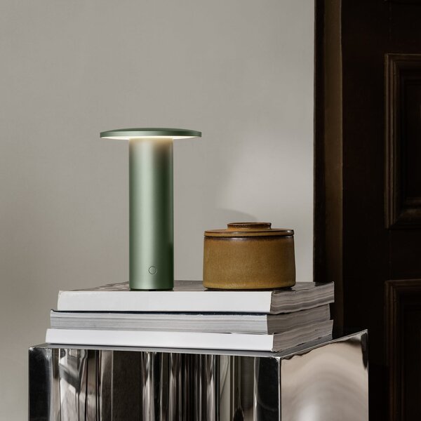 FRITZ HANSEN LED-Akku-Τραπεζοκαλύμματα Solae, πράσινο, αλουμίνιο, IP44, ρυθμιζόμενος, Πράσινο, Σαλόνι / τραπεζαρία, Αλουμίνιο, σύγχρονο