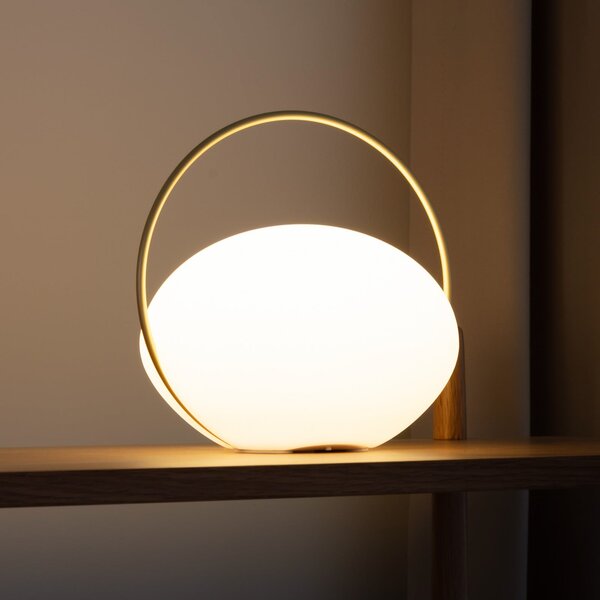 UMAGE LED φορητή επιτραπέζια λάμπα Orbit, λευκό/ορείχαλκος, IP44, CCT, ρυθμιζόμενος, Λευκό, Σαλόνι / τραπεζαρία, Πλαστικό, σχεδιασμός