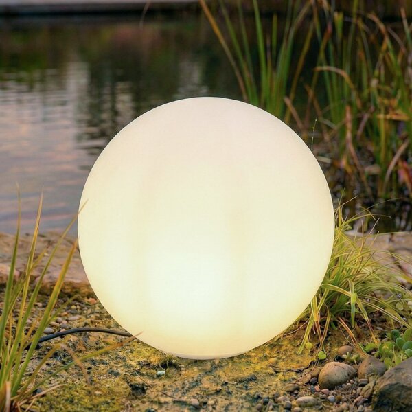 Lindby σφαιρικό φωτιστικό Valyra, Ø 50 cm, IP54, πασσάλου, Λευκό, Πλαστικό, σύγχρονο