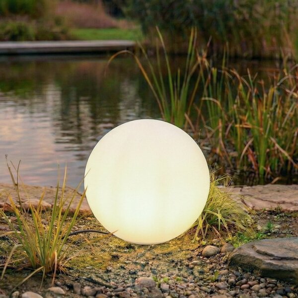 Lindby σφαιρικό φωτιστικό Valyra, Ø 50 cm, IP54, πασσάλου, Λευκό, Πλαστικό, σύγχρονο