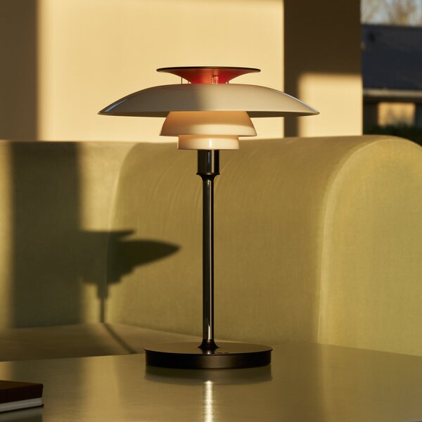 Louis Poulsen LED-Akkutischlampe PH 80, λευκό/κόκκινο/χρώμιο IP44, ρυθμιζόμενος, Λευκό, Σαλόνι / τραπεζαρία, Αλουμίνιο, Σκανδιναβικό