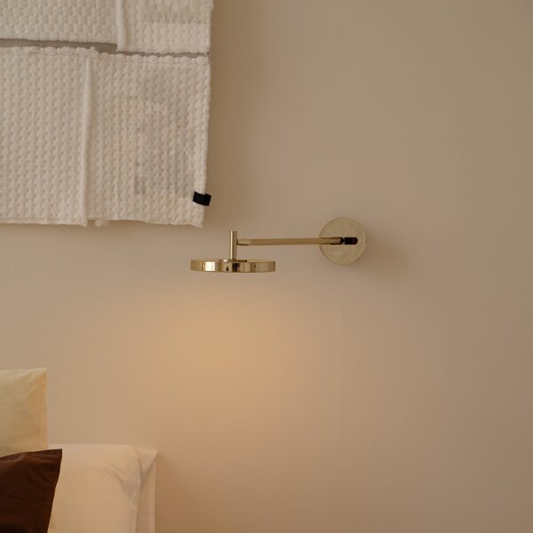 UMAGE LED-Wandlampe Asteria LONG HW, γυαλισμένο ορείχαλκο, 45 cm, ρυθμιζόμενος, Χρυσό / Ορείχαλκου, Σαλόνι / τραπεζαρία, Μέταλλο, σχεδιασμός, Πρίζα τοίχου κάτω
