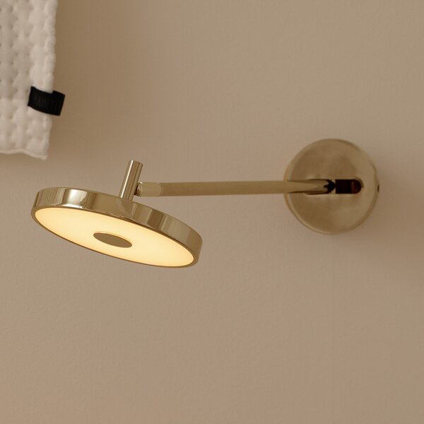 UMAGE LED-Wandlampe Asteria LONG HW, γυαλισμένο ορείχαλκο, 45 cm, ρυθμιζόμενος, Χρυσό / Ορείχαλκου, Σαλόνι / τραπεζαρία, Μέταλλο, σχεδιασμός, Πρίζα τοίχου κάτω
