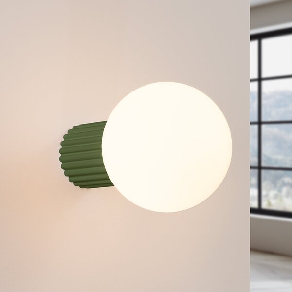 SOLLUX LIGHTING Φωτιστικό τοίχου ORBI, λαδί, γυαλί/μέταλλο, Ø 12 cm, IP44, G9, ρυθμιζόμενος, Πράσινο, Μπάνιο, Αλουμίνιο, Σφαίρα