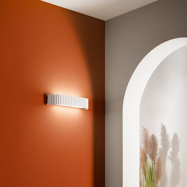 Luce Ambiente Design LED απλίκα Niike, λευκή, πλάτος 40 cm, μέταλλο, CCT, Λευκό, Σαλόνι / τραπεζαρία, Μέταλλο, σύγχρονο