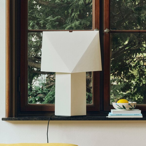 HAY Επιτραπέζια λάμπα Aplat, ύψος 44 cm, λευκό, χαρτί μεταξιού, E14, Λευκό, Σαλόνι / τραπεζαρία, Χαρτί / χαρτόνι, σύγχρονο