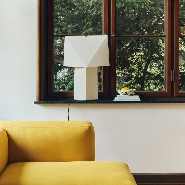 HAY Επιτραπέζια λάμπα Aplat, ύψος 44 cm, λευκό, χαρτί μεταξιού, E14, Λευκό, Σαλόνι / τραπεζαρία, Χαρτί / χαρτόνι, σύγχρονο