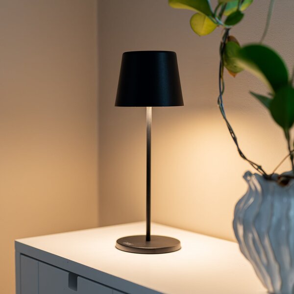 Konstsmide LED-Akku-Tischleuchte Vence, ύψος 32 cm, μαύρο, IP54, USB, ρυθμιζόμενος, Μαύρο, Σαλόνι / τραπεζαρία, Αλουμίνιο, σύγχρονο