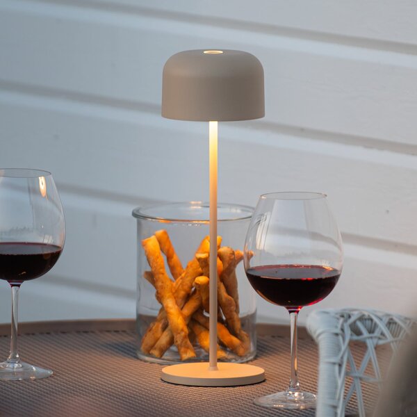 Konstsmide LED-Akku-Tischlampe Lille, ύψος 36 cm, χρώμα άμμου, IP54, USB, ρυθμιζόμενος, Μπεζ, Σαλόνι / τραπεζαρία, Αλουμίνιο, σύγχρονο