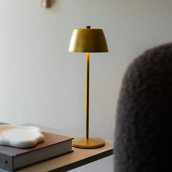 Konstsmide LED φορητή επιτραπέζια λάμπα Eze, ματ χρυσό, 32 cm, IP54, USB, ρυθμιζόμενος, Χρυσό / Ορείχαλκου, Σαλόνι / τραπεζαρία, Αλουμίνιο, σύγχρονο