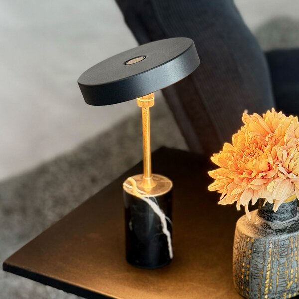 Dyberg Larsen LED-Akku-Tischlampe Starlight, μαύρο/ορείχαλκος, ρυθμιζόμενος, Μαύρο, Σαλόνι / τραπεζαρία, Μέταλλο, σχεδιασμός