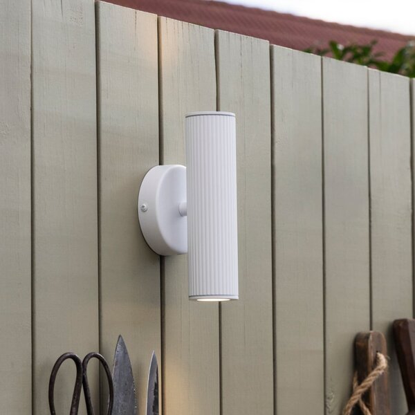 Globen Lighting Φωτιστικό τοίχου Hubble, λευκό, ύψος 21 cm, IP44, ρυθμιζόμενος, Λευκό, Σαλόνι / τραπεζαρία, Αλουμίνιο