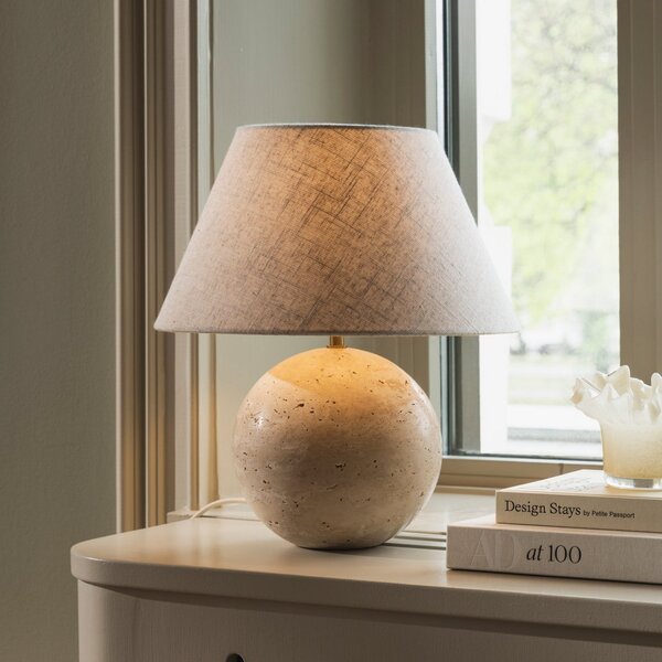 Globen Lighting Επιτραπέζια λάμπα Castello, μπεζ/μπεζ, ύψος 38 cm, Μπεζ, Σαλόνι / τραπεζαρία, Ύφασμα / Κλωστοϋφαντουργία, σχεδιασμός