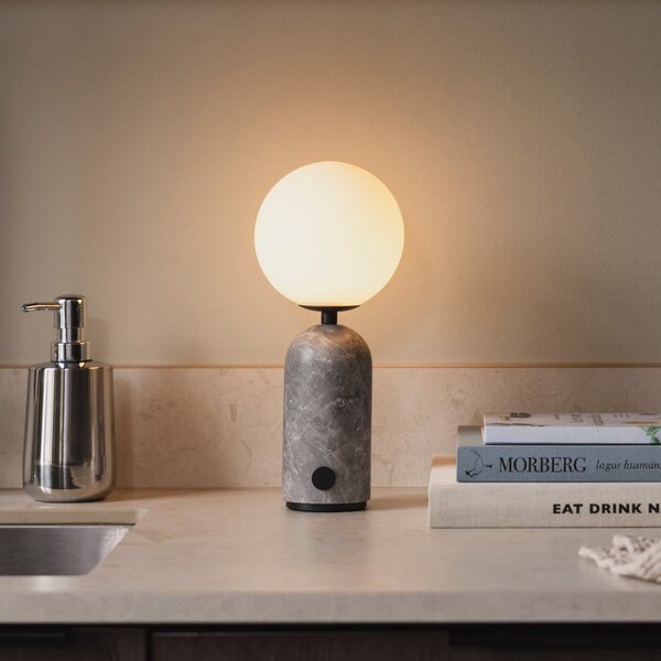 Globen Lighting Φωτιστικό τραπεζιού με μπαταρία Torrano, γκρι μάρμαρο, ρυθμιζόμενος, Γκρι, Σαλόνι / τραπεζαρία, Πέτρα, σχεδιασμός, Σφαίρα