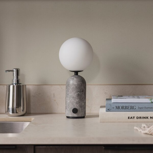 Globen Lighting Φωτιστικό τραπεζιού με μπαταρία Torrano, γκρι μάρμαρο, ρυθμιζόμενος, Γκρι, Σαλόνι / τραπεζαρία, Πέτρα, σχεδιασμός, Σφαίρα