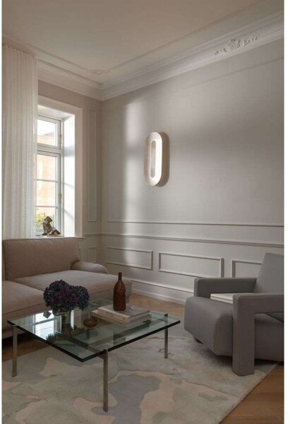 Nuura Aps LED απλίκι Sasi, ύψος 65 cm, ασημί, μέταλλο, ρυθμιζόμενος, Μεταλλικό, Σαλόνι / τραπεζαρία, Μέταλλο, Σκανδιναβικό
