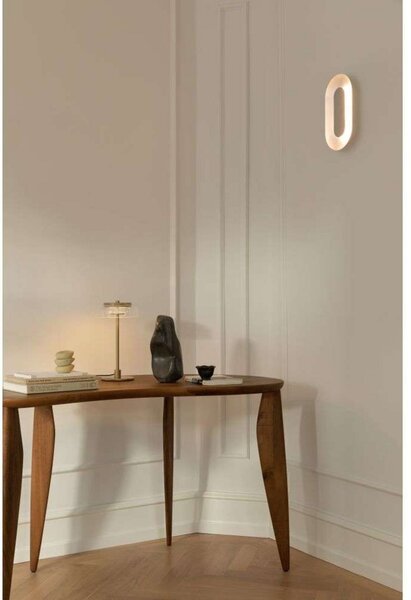 Nuura Aps LED απλίκα Sasi, ύψος 29 cm, χρώμα ορείχαλκου, μέταλλο, ρυθμιζόμενος, Χρυσό / Ορείχαλκου, Σαλόνι / τραπεζαρία, Μέταλλο, Σκανδιναβικό