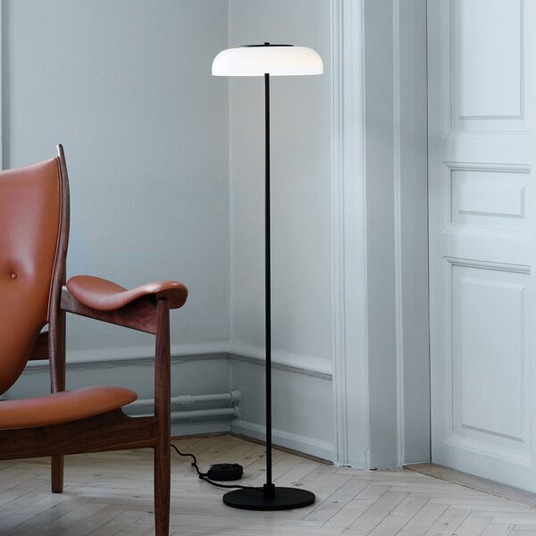 Nuura Aps LED-Stehleuchte Blossi, ύψος 120 cm, μαύρο/οπαλίνα, ρυθμιζόμενος, Μαύρο, Σαλόνι / τραπεζαρία, Μέταλλο, Σκανδιναβικό